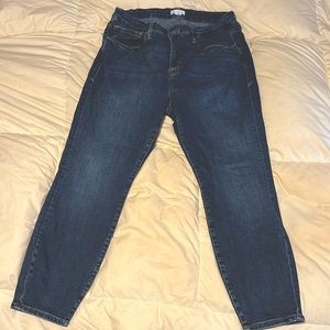 Good American Jeans.  Woman’s size 16. Excellant like new condition.